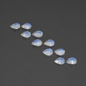 2.88カラットの天然青みがかった白レインボームーンストーン（5×4.8 mm・洋梨の形）