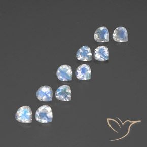 Shop natural 3.78ct 青みがかったホワイト レインボームーンストーン gems, 洋梨の形, from インド at GemSelect. In stock, global shipping!