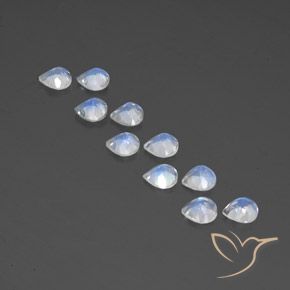 Shop natural 3.78ct 青みがかったホワイト レインボームーンストーン gems, 洋梨の形, from インド at GemSelect. In stock, global shipping!