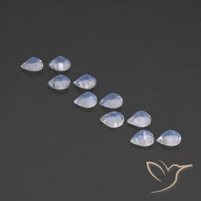 Shop natural 3.48ct 青みがかったホワイト レインボームーンストーン gems, 洋梨の形, from インド at GemSelect. In stock, global shipping!