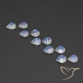 Shop natural 3.78ct 青みがかったホワイト レインボームーンストーン gems, 洋梨の形, from インド at GemSelect. In stock, global shipping!