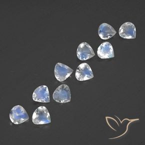 Shop natural 2.73ct 青みがかったホワイト レインボームーンストーン gems, 洋梨の形, from インド at GemSelect. In stock, global shipping!