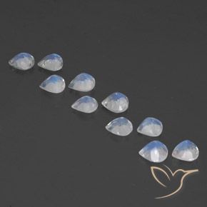 Shop natural 3.37ct 青みがかったホワイト レインボームーンストーン gems, 洋梨の形, from インド at GemSelect. In stock, global shipping!