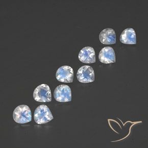 Shop natural 3.83ct 青みがかったホワイト レインボームーンストーン gems, 洋梨の形, from インド at GemSelect. In stock, global shipping!