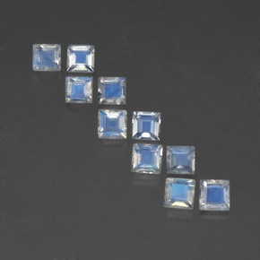 カラットの天然青みがかった白レインボームーンストーン（4.3×4.3 mm・四角）
