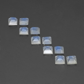 カラットの天然青みがかった白レインボームーンストーン（4.3×4.3 mm・四角）