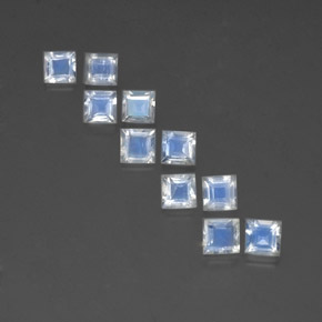 カラットの天然青みがかった白レインボームーンストーン（4×4 mm・四角）
