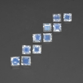 カラットの天然青みがかった白レインボームーンストーン（4×4 mm・四角）