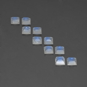 カラットの天然青みがかった白レインボームーンストーン（4×4 mm・四角）