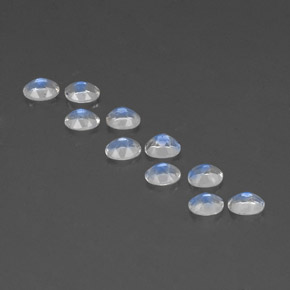 カラットの天然青みがかった白レインボームーンストーン（4.2×3.2 mm・オーバルカット）