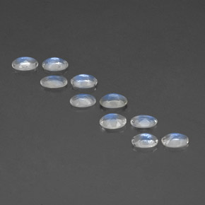 カラットの天然青みがかった白レインボームーンストーン（4.2×3.2 mm・オーバルカット）