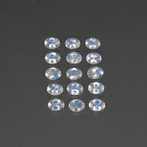 カラットの天然青みがかった白レインボームーンストーン（4×3 mm・オーバルカット）