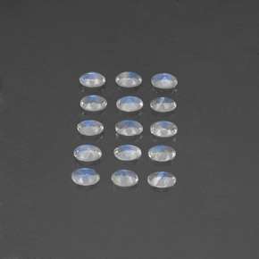 カラットの天然青みがかった白レインボームーンストーン（4.1×3.1 mm・オーバルカット）