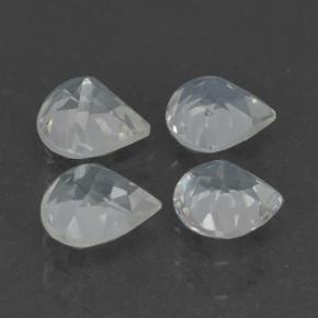 1.45カラットの天然青みがかった白レインボームーンストーン（5.2×5 mm・洋梨の形）