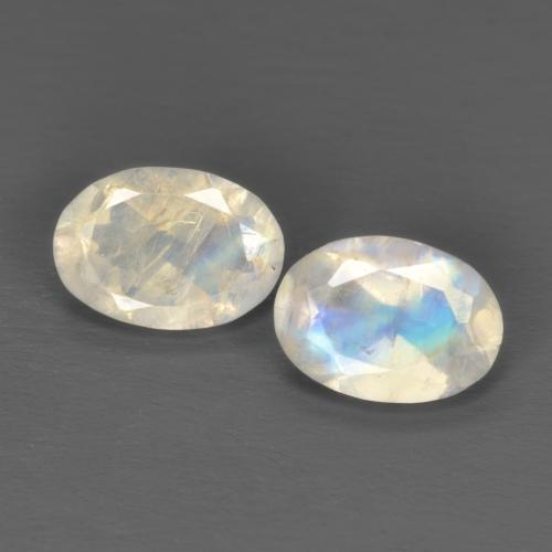 自然派の商品を探す 1.45ct 青みがかったホワイト レインボームーンストーン 宝石, オーバルカット, インド からGemSelectで. 在庫あり、世界各国へ発送!