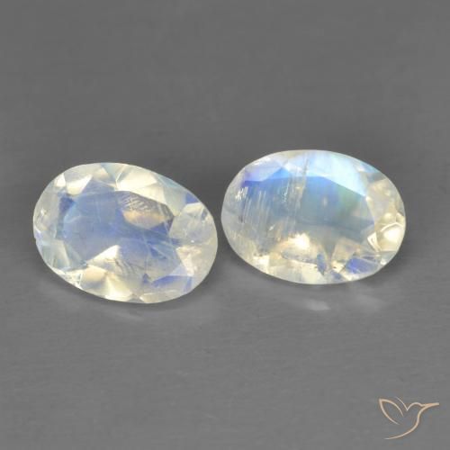 Shop natural 1.27ct 青みがかったホワイト レインボームーンストーン gems, 楕円形, from インド at GemSelect. In stock, global shipping!