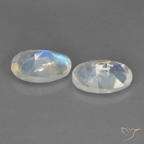 Shop natural 1.27ct 青みがかったホワイト レインボームーンストーン gems, 楕円形, from インド at GemSelect. In stock, global shipping!