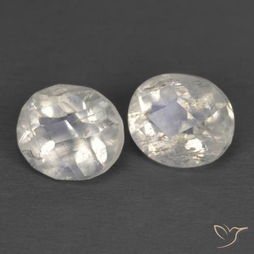 Shop natural 2.39ct 青みがかったホワイト レインボームーンストーン gems, 楕円形, from インド at GemSelect. In stock, global shipping!