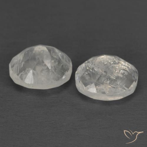 Shop natural 2.39ct 青みがかったホワイト レインボームーンストーン gems, 楕円形, from インド at GemSelect. In stock, global shipping!