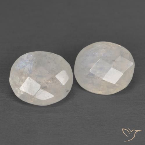 Shop natural 2.14ct 青みがかったホワイト レインボームーンストーン gems, 楕円形, from インド at GemSelect. In stock, global shipping!