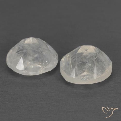 Shop natural 2.43ct 青みがかったホワイト レインボームーンストーン gems, 楕円形, from インド at GemSelect. In stock, global shipping!
