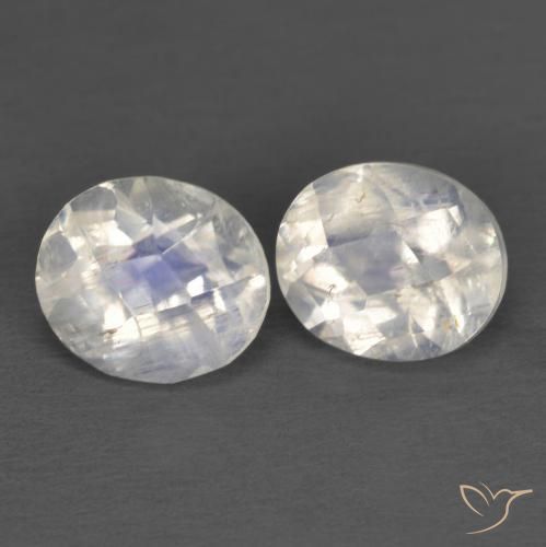Shop natural 2.29ct 青みがかったホワイト レインボームーンストーン gems, 楕円形, from インド at GemSelect. In stock, global shipping!