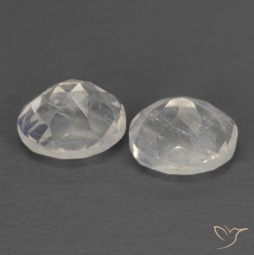 Shop natural 2.29ct 青みがかったホワイト レインボームーンストーン gems, 楕円形, from インド at GemSelect. In stock, global shipping!