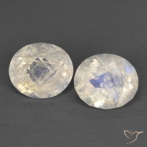 Shop natural 2.25ct 青みがかったホワイト レインボームーンストーン gems, 楕円形, from インド at GemSelect. In stock, global shipping!