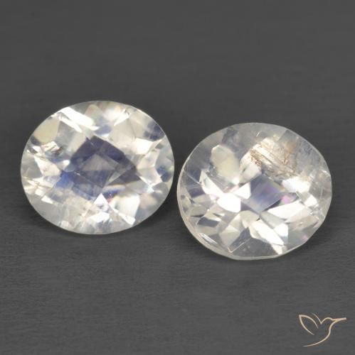 Shop natural 2.36ct 青みがかったホワイト レインボームーンストーン gems, 楕円形, from インド at GemSelect. In stock, global shipping!