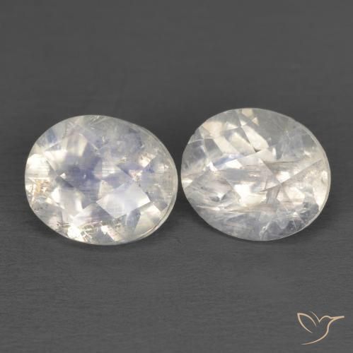Shop natural 2.33ct 青みがかったホワイト レインボームーンストーン gems, 楕円形, from インド at GemSelect. In stock, global shipping!