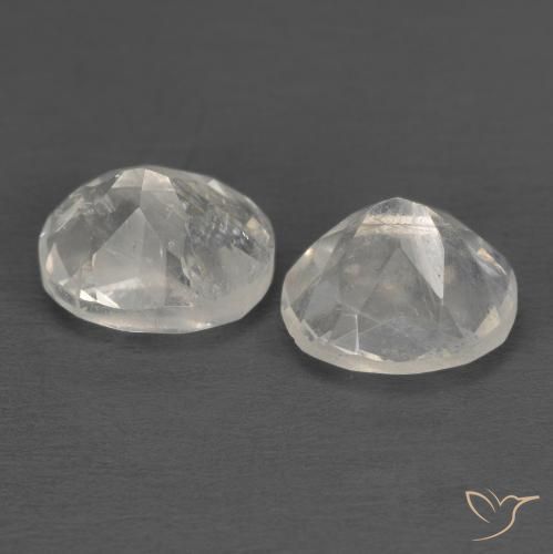 Shop natural 2.33ct 青みがかったホワイト レインボームーンストーン gems, 楕円形, from インド at GemSelect. In stock, global shipping!