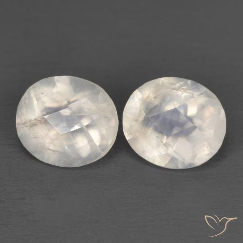 Shop natural 2.30ct 青みがかったホワイト レインボームーンストーン gems, 楕円形, from インド at GemSelect. In stock, global shipping!