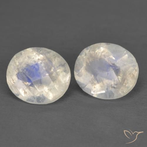 Shop natural 2.40ct 青みがかったホワイト レインボームーンストーン gems, 楕円形, from インド at GemSelect. In stock, global shipping!