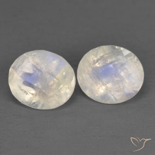 Shop natural 2.39ct 青みがかったホワイト レインボームーンストーン gems, 楕円形, from インド at GemSelect. In stock, global shipping!