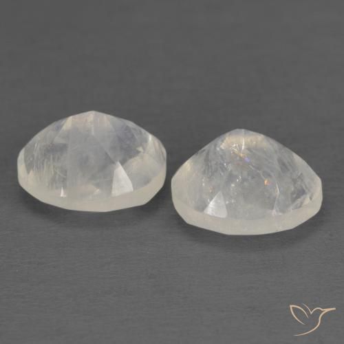 Shop natural 2.39ct 青みがかったホワイト レインボームーンストーン gems, 楕円形, from インド at GemSelect. In stock, global shipping!