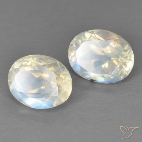 Shop natural 3.92ct 青みがかったホワイト レインボームーンストーン gems, 楕円形, from アメリカ at GemSelect. In stock, global shipping!