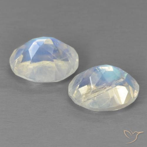 Shop natural 3.92ct 青みがかったホワイト レインボームーンストーン gems, 楕円形, from アメリカ at GemSelect. In stock, global shipping!