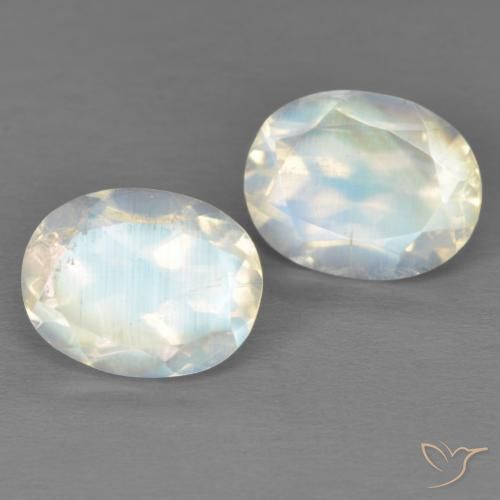 Shop natural 4.18ct 青みがかったホワイト レインボームーンストーン gems, 楕円形, from アメリカ at GemSelect. In stock, global shipping!