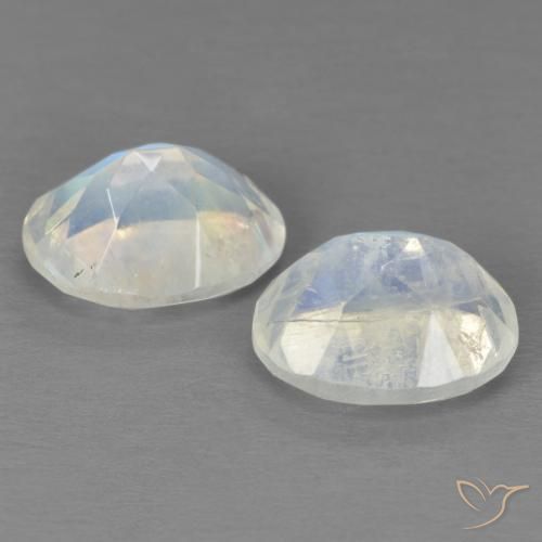 Shop natural 3.96ct 青みがかったホワイト レインボームーンストーン gems, 楕円形, from アメリカ at GemSelect. In stock, global shipping!
