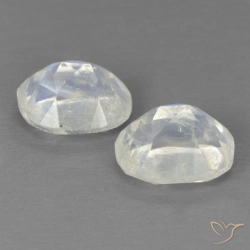 Shop natural 3.90ct 青みがかったホワイト レインボームーンストーン gems, 楕円形, from アメリカ at GemSelect. In stock, global shipping!