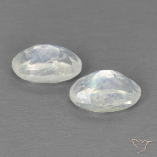 Shop natural 1.02ct 青みがかったホワイト レインボームーンストーン gems, 楕円形, from アメリカ at GemSelect. In stock, global shipping!