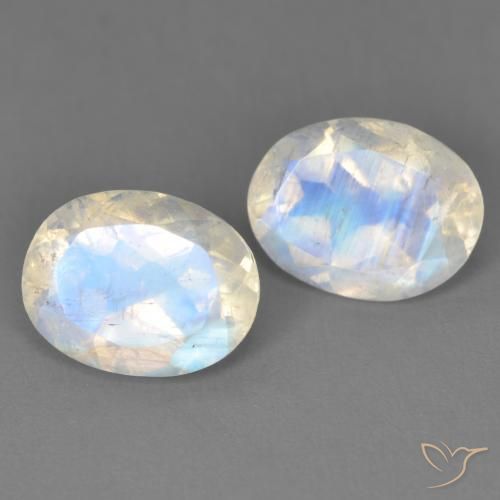 Shop natural 3.10ct 青みがかったホワイト レインボームーンストーン gems, 楕円形, from アメリカ at GemSelect. In stock, global shipping!