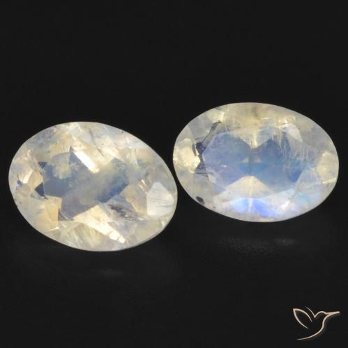 Shop natural 1.45ct 青みがかったホワイト レインボームーンストーン gems, 楕円形, from インド at GemSelect. In stock, global shipping!