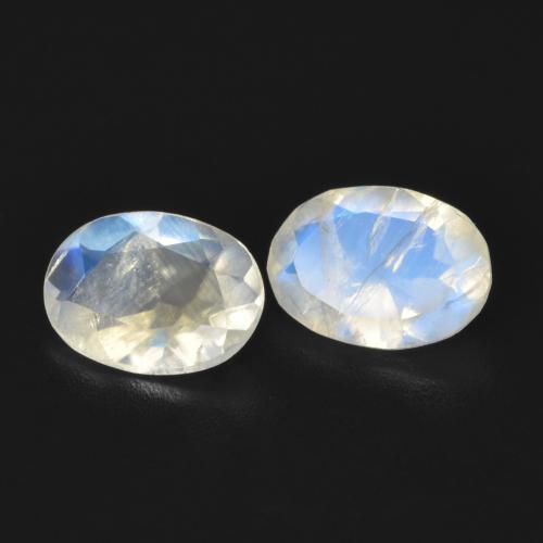 Shop natural 1.11ct 青みがかったホワイト レインボームーンストーン gems, 楕円形, from アメリカ at GemSelect. In stock, global shipping!