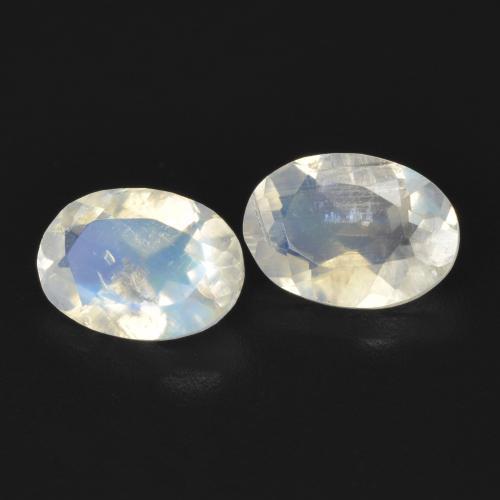 Shop natural 1.35ct 青みがかったホワイト レインボームーンストーン gems, 楕円形, from アメリカ at GemSelect. In stock, global shipping!