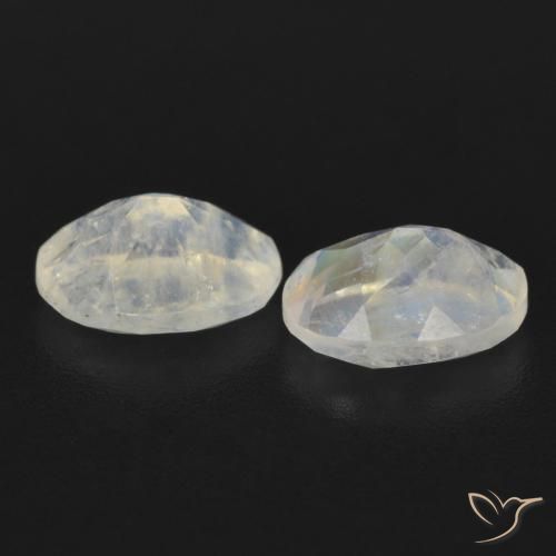 Shop natural 1.67ct 青みがかったホワイト レインボームーンストーン gems, 楕円形, from アメリカ at GemSelect. In stock, global shipping!