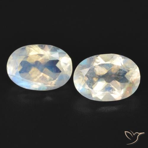 Shop natural 1.56ct 青みがかったホワイト レインボームーンストーン gems, 楕円形, from アメリカ at GemSelect. In stock, global shipping!