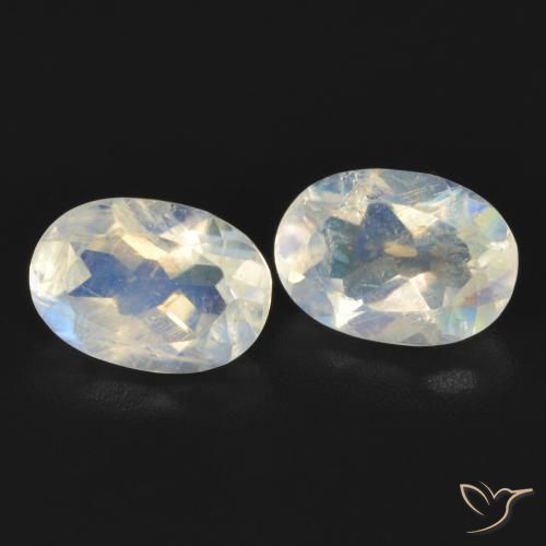 Shop natural 1.56ct 青みがかったホワイト レインボームーンストーン gems, 楕円形, from アメリカ at GemSelect. In stock, global shipping!