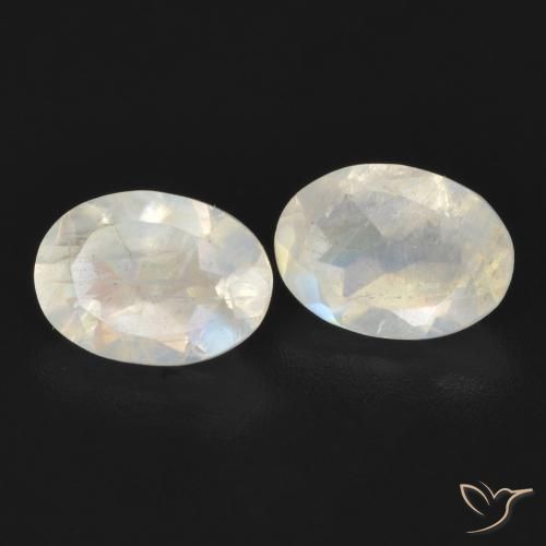 Shop natural 1.55ct 青みがかったホワイト レインボームーンストーン gems, 楕円形, from アメリカ at GemSelect. In stock, global shipping!
