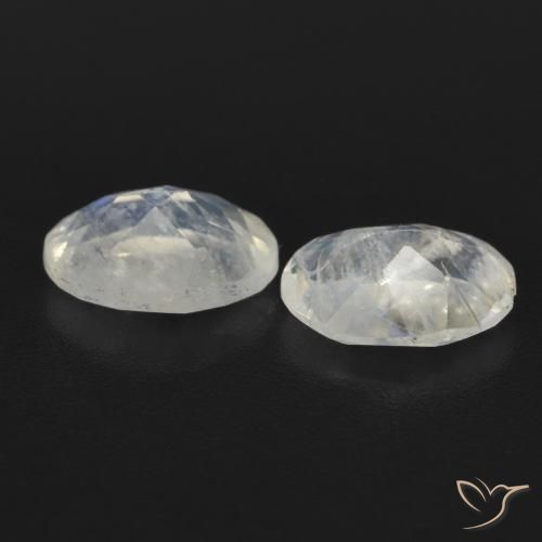 Shop natural 1.39ct 青みがかったホワイト レインボームーンストーン gems, 楕円形, from アメリカ at GemSelect. In stock, global shipping!